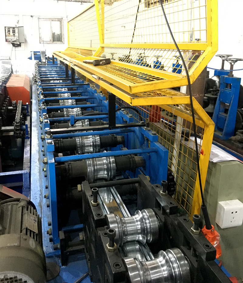 Rolling shutter door roll forming machine China Manufacturer